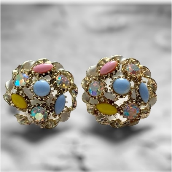 Vintage 60s Pastel Aurora Borealis Cluster Clip Earrings - Picture 2 of 8